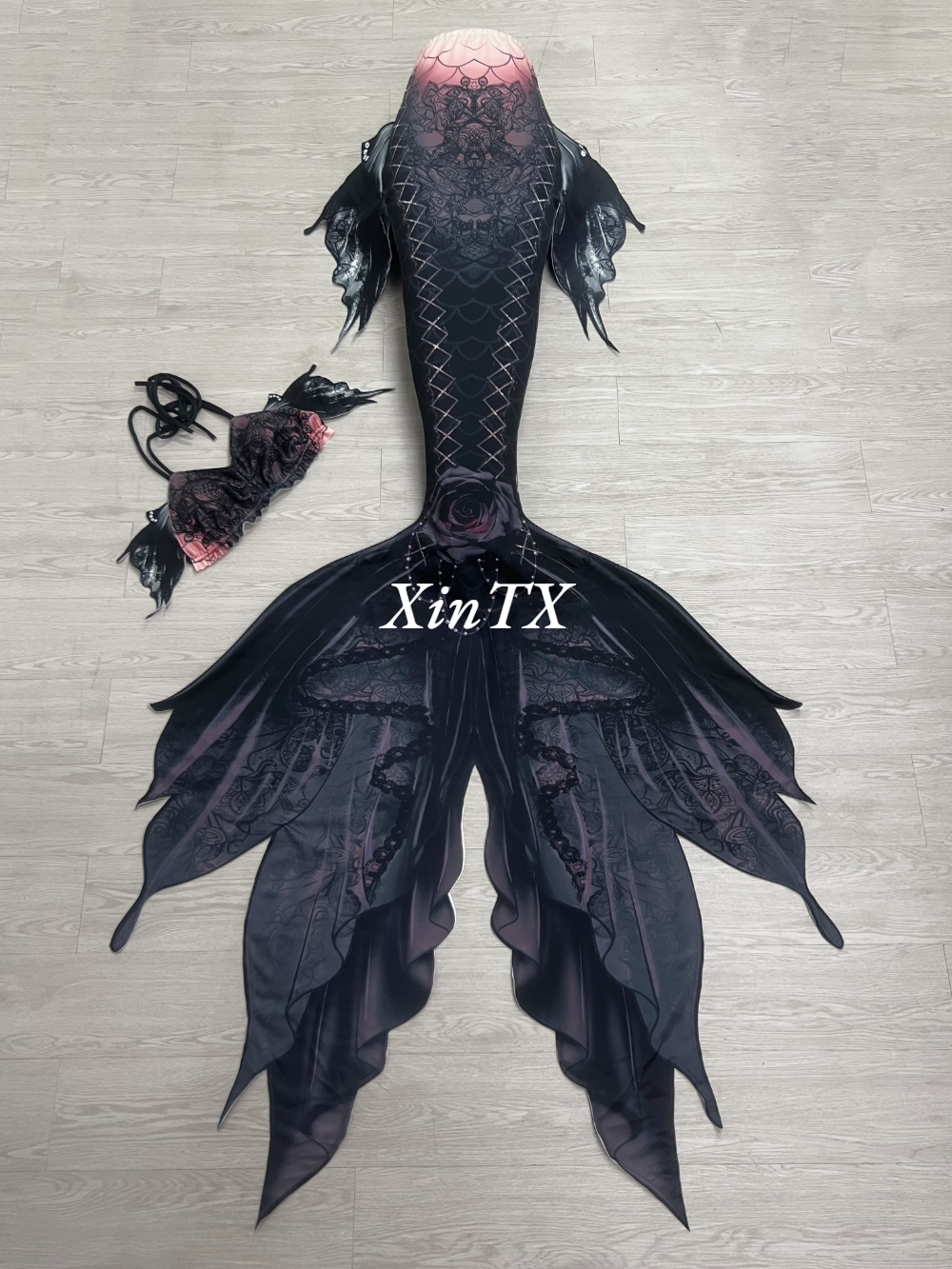 Mermaid Tail Dark Gothic Style - Aquarium & Marine Museum Kota Kinabalu recensione e prezzo