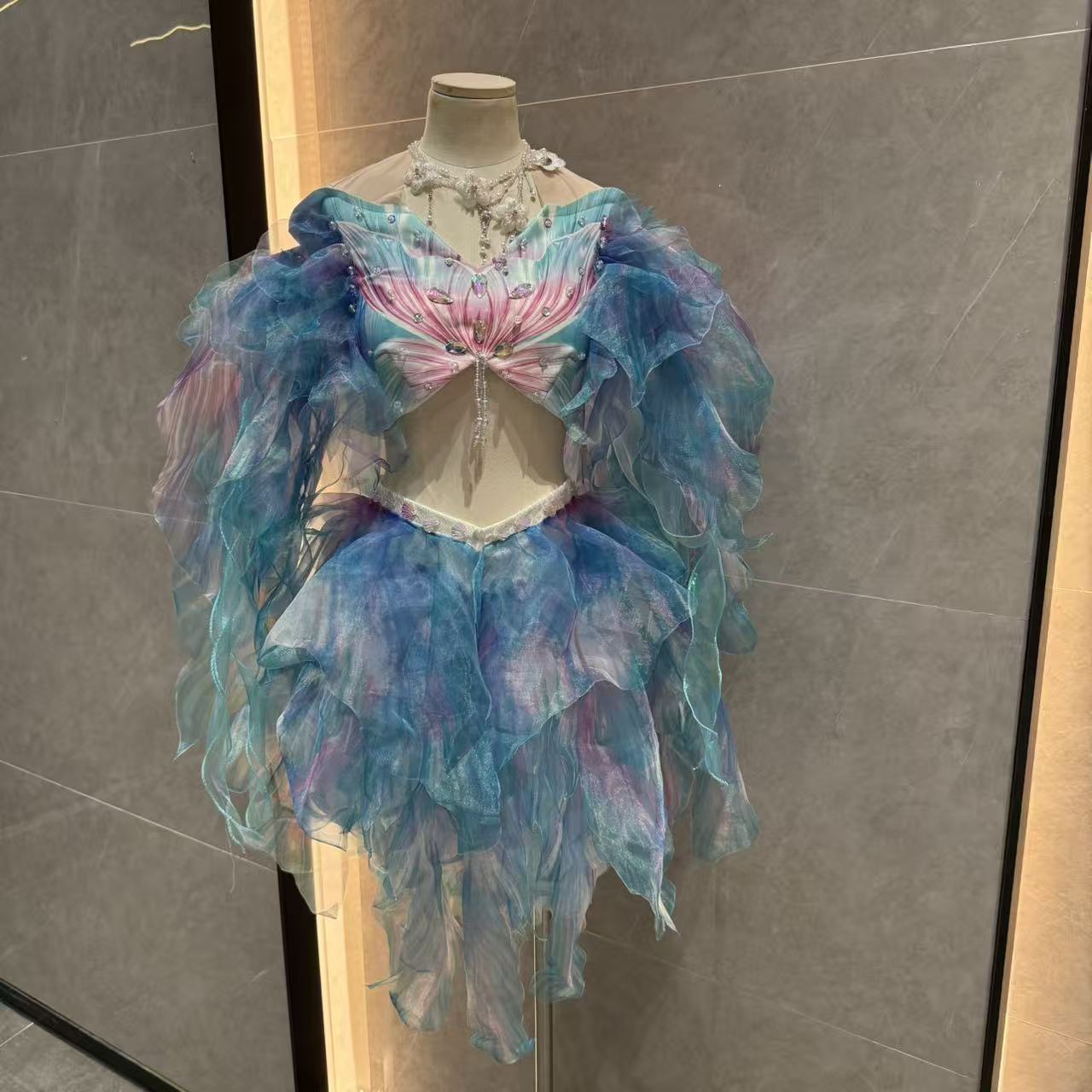 Mermaid Water Dance Skirt Prin - Aquarium & Marine Museum Kota Kinabalu recensione e prezzo