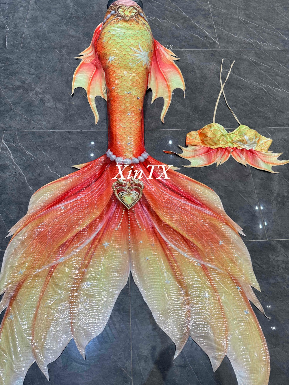 man woman mermaid tail hot sta - Aquarium & Marine Museum Kota Kinabalu recensione e prezzo