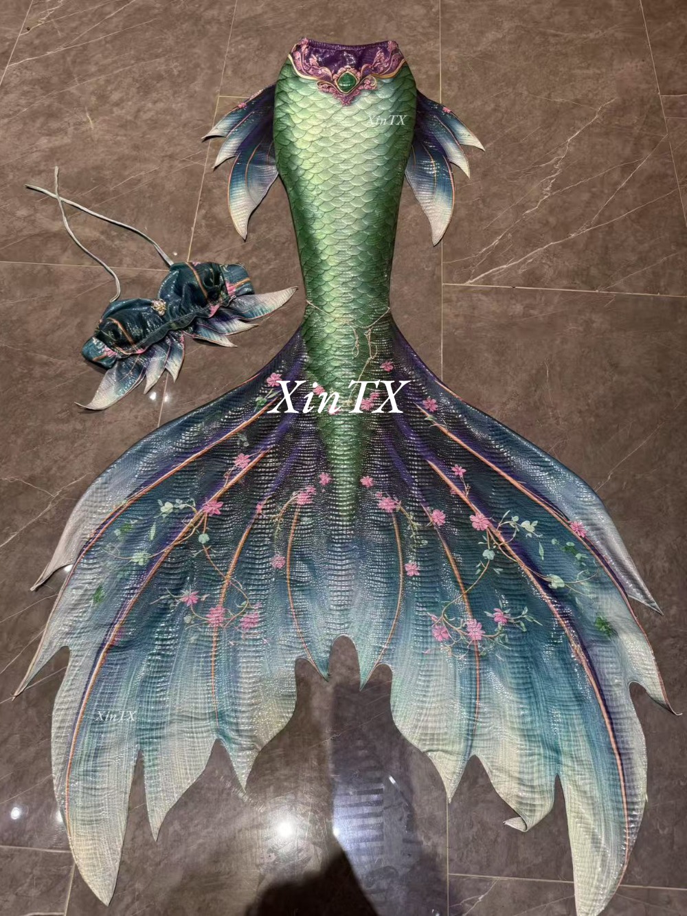 man woman mermaid tail hot sta - Aquarium & Marine Museum Kota Kinabalu recensione e prezzo